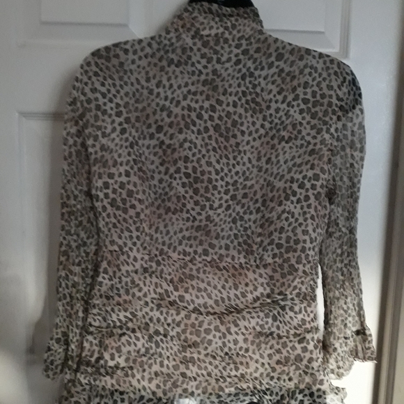 W.D.N.Y.long sleeve blouse cheetah print size medium A- 49 5/$25 - Picture 2 of 4